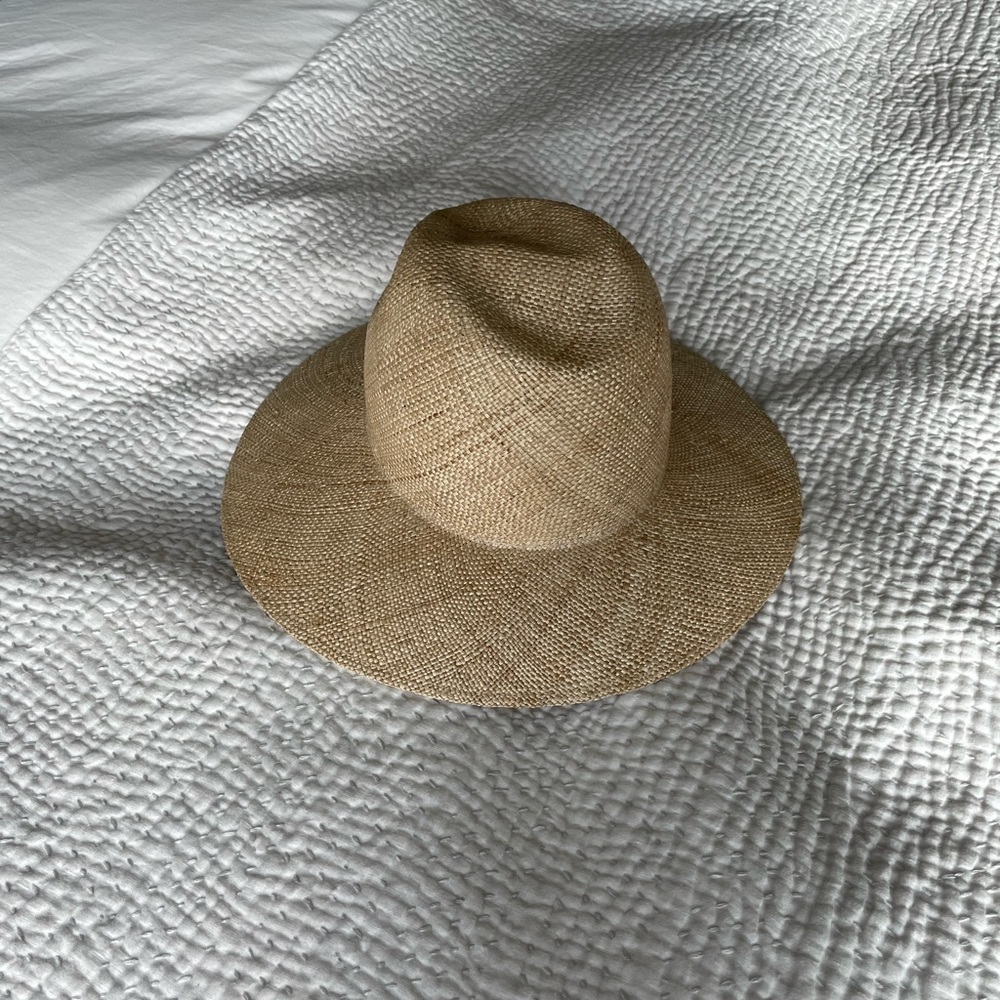 Janessa Leone Kai Exclusive hat in size Small